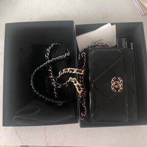 Chanel 19 Wallet on chain glossy goat skin black